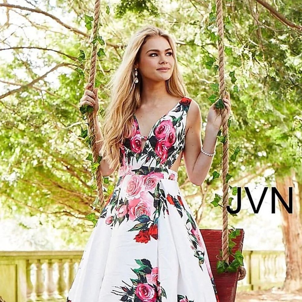 White Long Floral Prom Gown with Cutout back NWT 2 4
